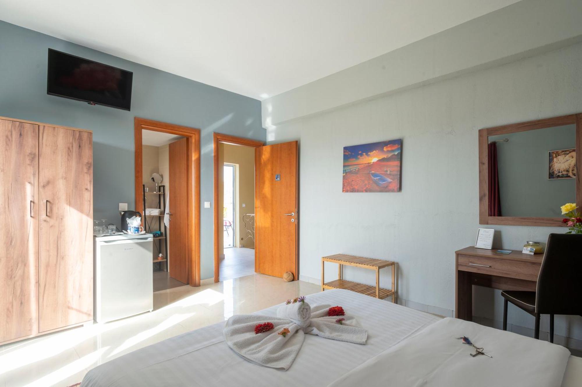La Vatura Otel Gialova Dış mekan fotoğraf